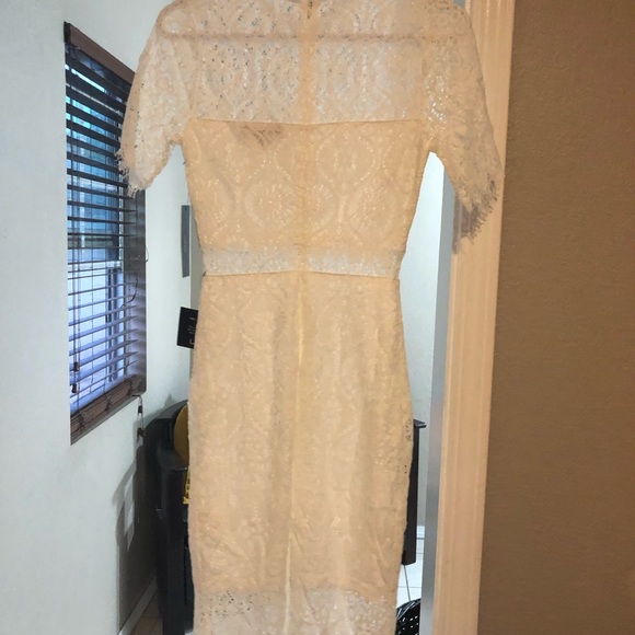 White lace dress - Picture 2 of 6